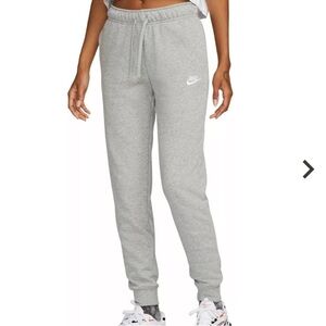 Nike Women's Sportswear Club Fleece
Mid-Rise Joggers size medium